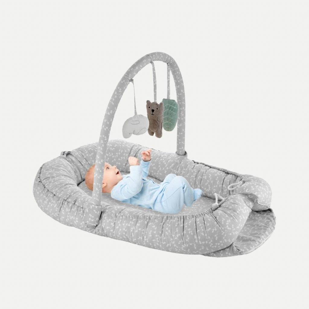 Babyjem baby nest with toys